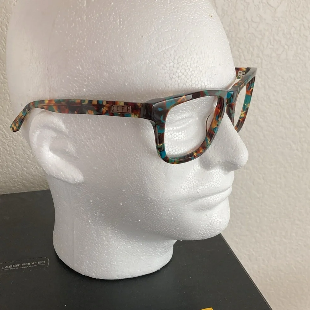 Diff eyewear RILEY FRAMES ONLY. Would make cool eyeglasses